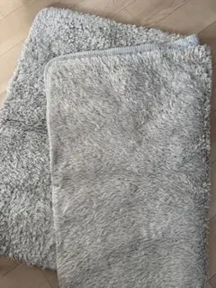 グレー フワフワラグ