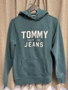 【古着】TOMMY JEANS パーカー　Mサイズ