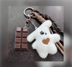 新品 白い犬と板チョコ付き韓国製のじゃらじゃらキーホルダー チャーム