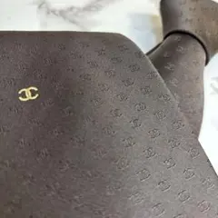 CHANEL ネクタイ　ダークブラウン　総柄　ワンポイント　ゴールド　ココマーク