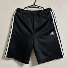 adidas 黒 ストライプ ハーフパンツ