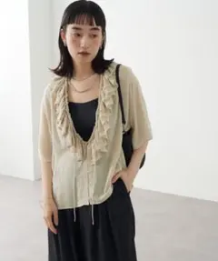 omekashi Uネックフリルブラウスのサムネイル