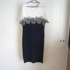 白黒花柄のプリーツワンピース