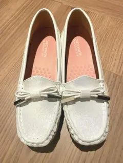 ALPHA CUBIC ホワイトフラットシューズ　ラメ入 白　新品　23.5cm