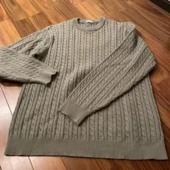 GU 薄カーキ ケーブルニット セーター