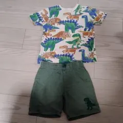 ひ*ろ様 恐竜柄Tシャツと緑ショートパンツセット