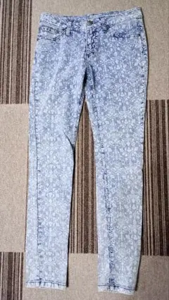 花柄スキニーデニムパンツ