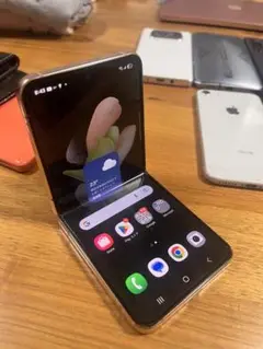 Samsung Galaxy Z Flip 4 クリーム　256gb