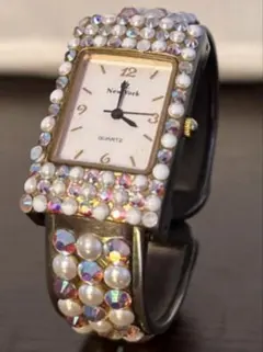 ☆新品電池　稼働中　lazy susan バングルウォッチ　スワロフスキー