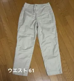 ユニクロ　ベイカーテーパードパンツ　ベージュ