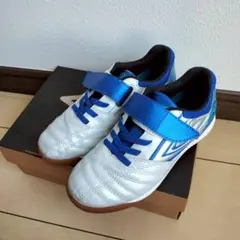 Umbro　19cm 室内用　フットサルシューズ