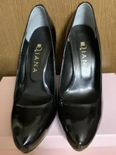 DIANA  ダイアナ   エナメルパンプス