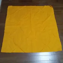 オレンジ色の風呂敷