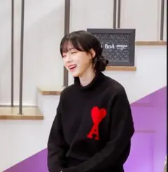 aespaのウィンター着用AMI PARISブラック ハート刺繍 セーター