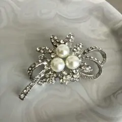 ブローチ　パール　上品　卒園　卒業　入学　入園　高級感　高見え　結婚　フォーマル