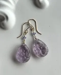 アメジスト　クレマチスカービング＆タンザナイトのピアス　14kgf