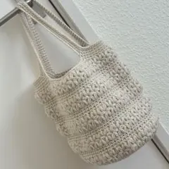 ☆ハンドメイド☆ お花のニットバッグ　ベージュ　底板付　トートバッグ