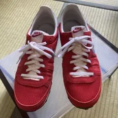 NIKE レッド スニーカー