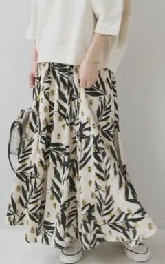 ジャーナルスタンダードレリューム　ホワイトボタニカルマーメイドスカート