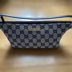 あ*ん様 GUCCI グッチ GGキャンバスポーチ - メルカリ