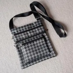 ハウンドトゥースパターン 軽量　ショルダーバッグ