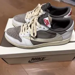 NIKE AJ1 LOW TRAVIS SCOTT REVERSE MOCHAのサムネイル