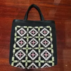 カラフル刺繍のトートバッグ