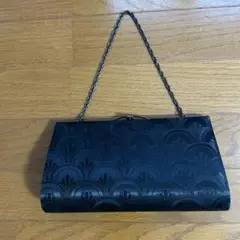 ブラックサテン波模様クラッチバッグ
