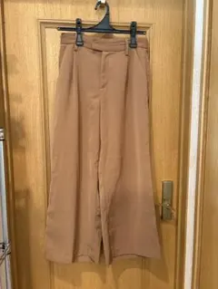 GU ワイドパンツ　ベージュ　M