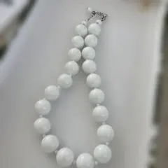 ホワイトビーズネックレス
