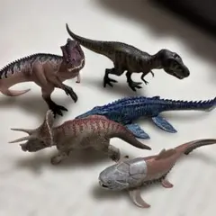 恐竜フィギュア 5体です^^ ^