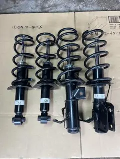【新車外し】 新型スペーシアカスタム MK94S 4WD 純正ショック一式 新車外し】 新型スペーシアカスタム MK94S 4WD 純正ショック一式