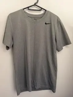 Nike グレー Tシャツ ロゴ入り