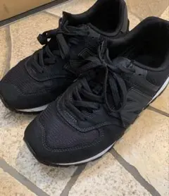 黒 スニーカー