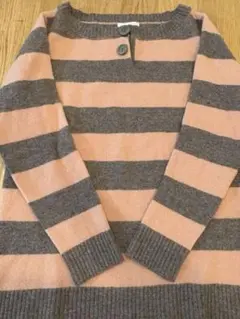 ピンクとグレーのストライプニットセーター