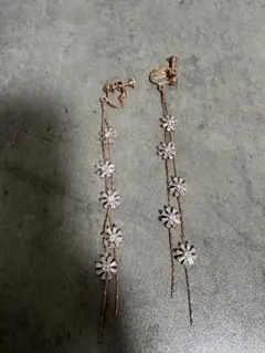 flower フラワー イヤリング 花モチーフ キラキラ ロング ピンクゴールドのサムネイル