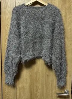 美品　グレー クロップドシャギーニット 長袖