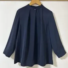 green label relaxing ⭐️ ネイビー　タック　ブラウス　9分袖のサムネイル