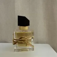 Yves Saint Laurent 香水 四角形ボトル Yves Saint Laurent 香水 四角形ボトル - メルカリ