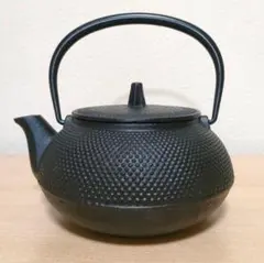 鉄瓶兼用急須 新アラレ 直火用 5型 650ml 茶こし付き 岩鋳 南部鉄器のサムネイル