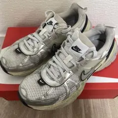 NIKE V2K RUN 23.5cm スニーカー シルバー
