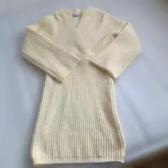 オフホワイトニットワンピース