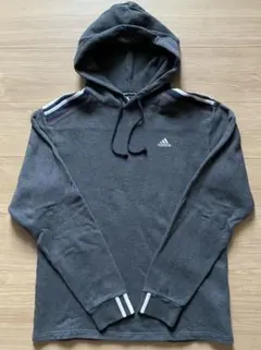 adidasフードパーカー