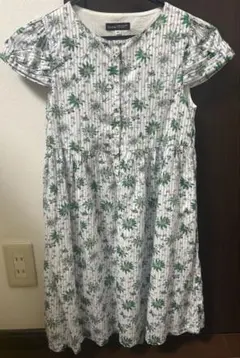 BeBe ワンピース 140cm 花柄 ストライプのサムネイル