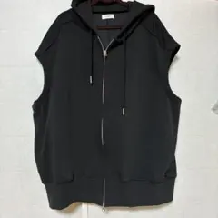 タグ付き新品商品LOWRYS FARM フード付きブラックノースリーブベスト