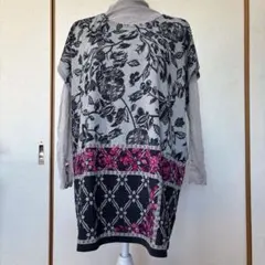 レディースチュニック　新品　グレーにピンク花柄　　フリーサイズ