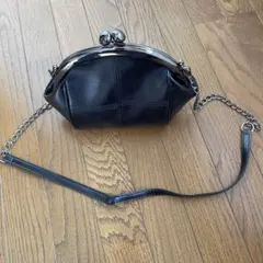 黒いレザーがま口バッグ