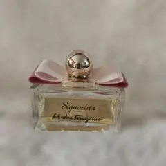 Salvatore Ferragamo Signorina 香水のサムネイル