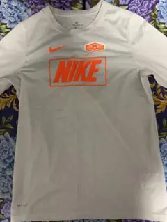 Nike ホワイト Tシャツ ロゴ入り