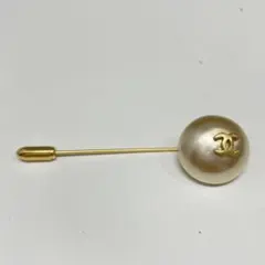 ゆ*か様 CHANEL ロゴ入りパールブローチ